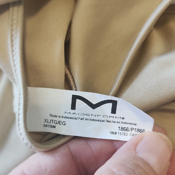 Maidenform Body  Shapewear Tank. - Picture 8 of 9